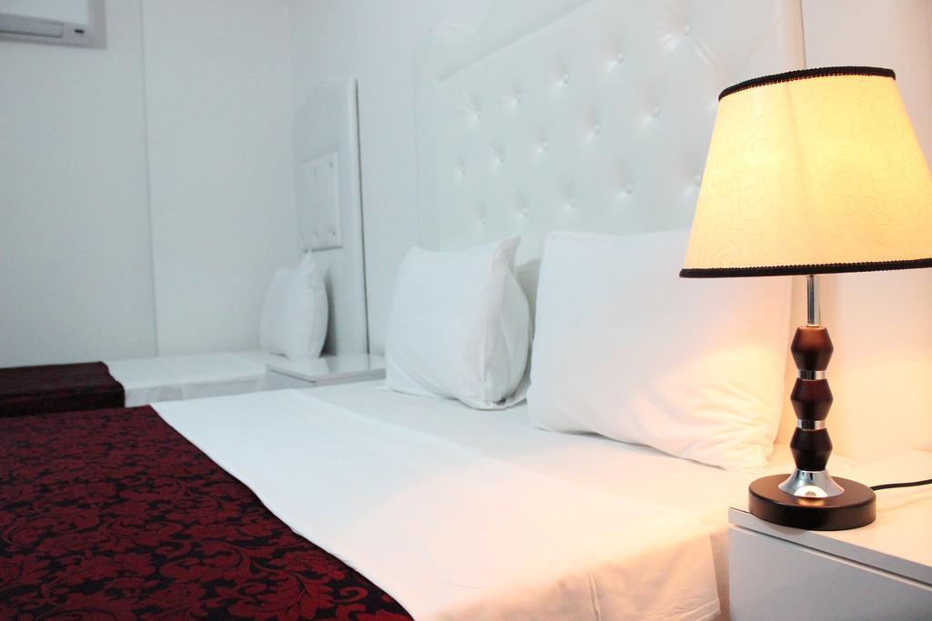 Hotel Grand Palace Τυφλίδα Εξωτερικό φωτογραφία