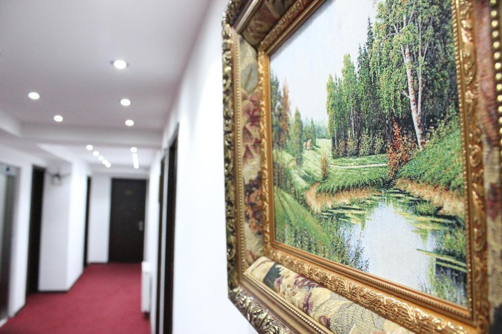 Hotel Grand Palace Τυφλίδα Εξωτερικό φωτογραφία