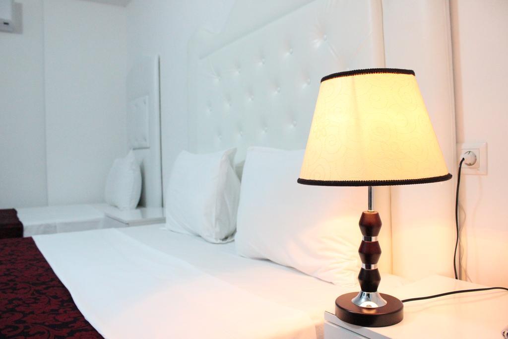 Hotel Grand Palace Τυφλίδα Δωμάτιο φωτογραφία