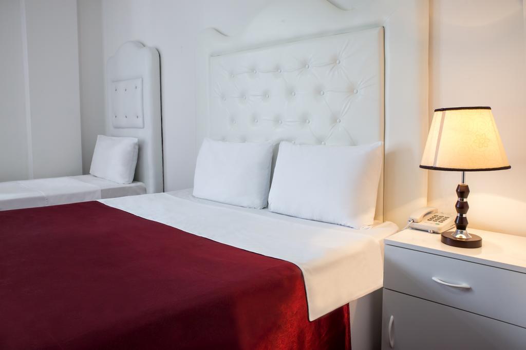 Hotel Grand Palace Τυφλίδα Εξωτερικό φωτογραφία