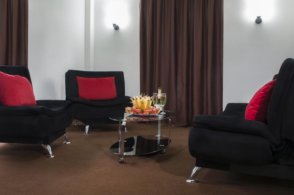 Hotel Grand Palace Τυφλίδα Εξωτερικό φωτογραφία