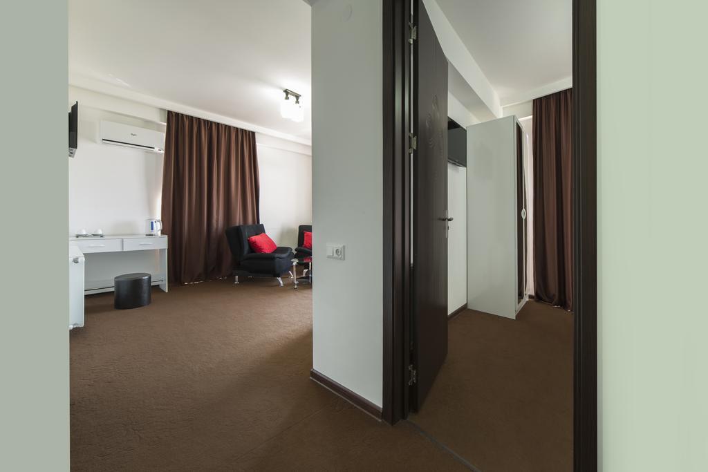 Hotel Grand Palace Τυφλίδα Εξωτερικό φωτογραφία