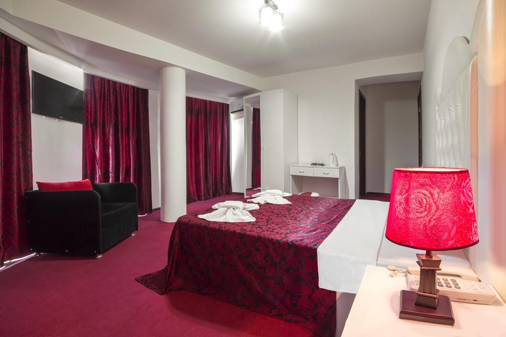 Hotel Grand Palace Τυφλίδα Εξωτερικό φωτογραφία