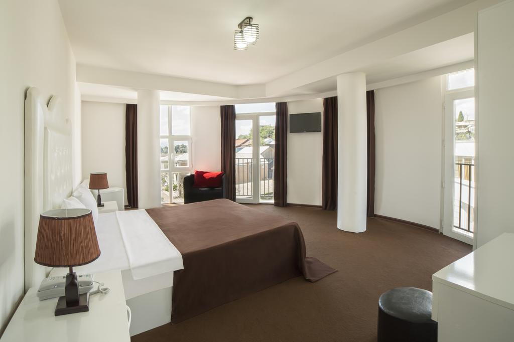 Hotel Grand Palace Τυφλίδα Εξωτερικό φωτογραφία
