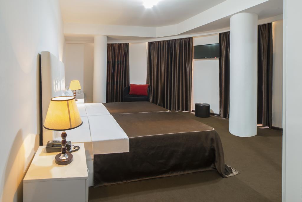 Hotel Grand Palace Τυφλίδα Εξωτερικό φωτογραφία