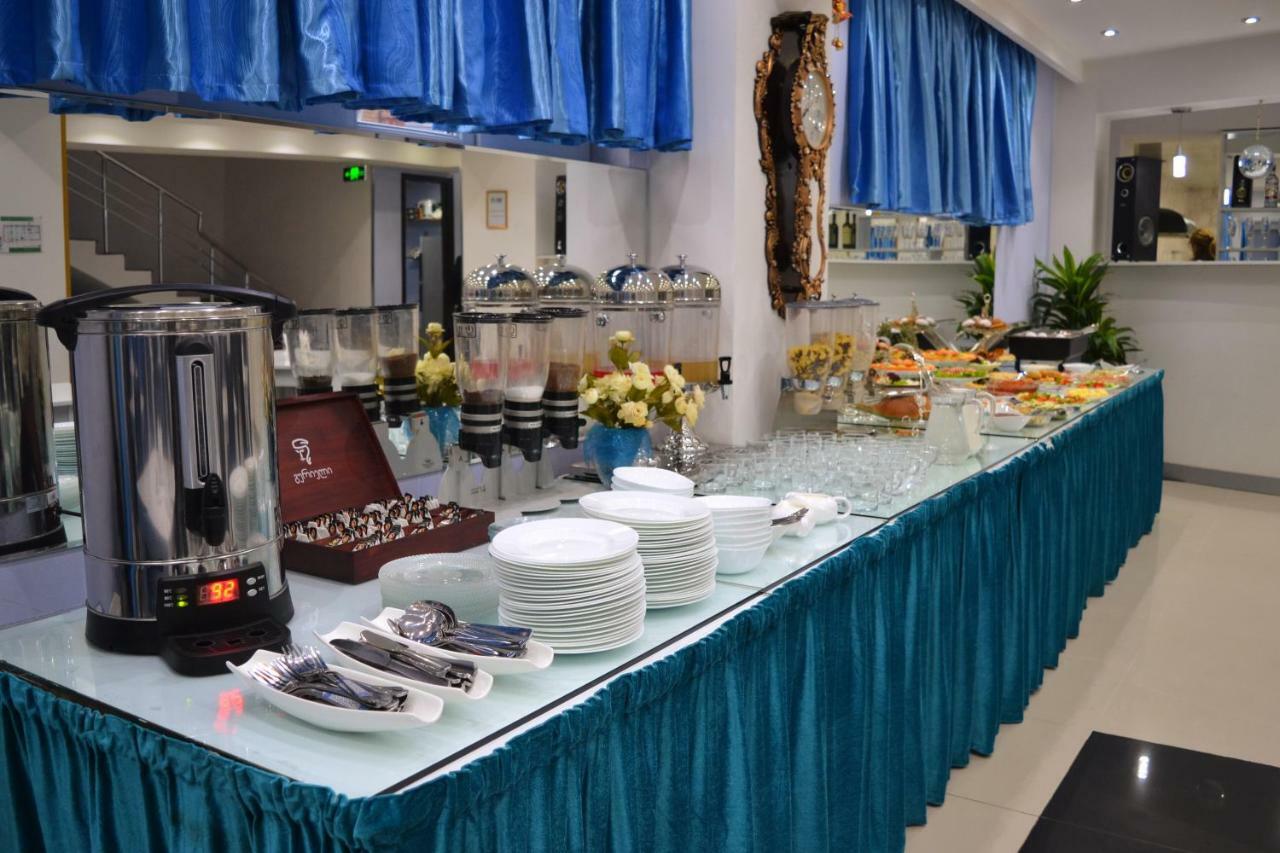Hotel Grand Palace Τυφλίδα Εξωτερικό φωτογραφία