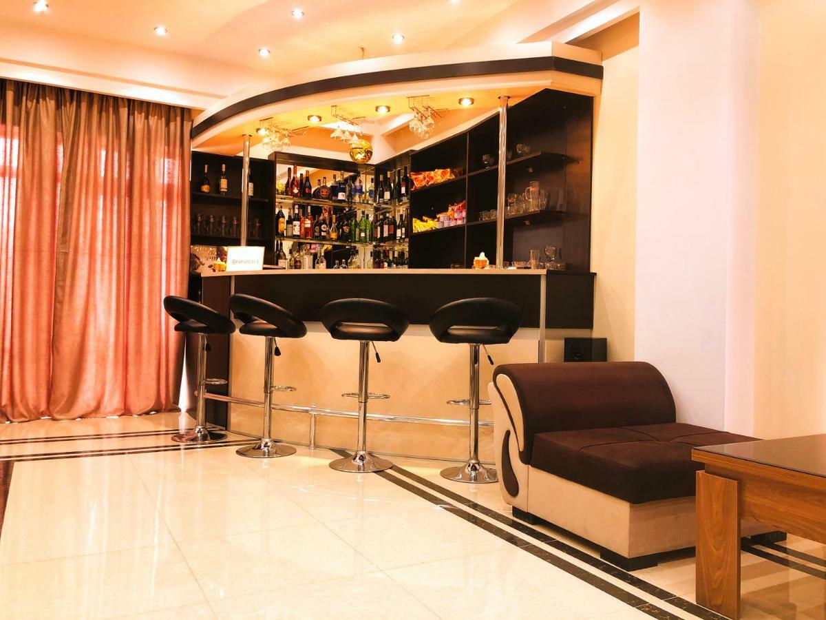 Hotel Grand Palace Τυφλίδα Εξωτερικό φωτογραφία